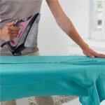 Braun TexStyle 1 Steam Iron SI1070, 2000W Power, Auto Shut-Off, Non-Stick Soleplate, Purple/Black - Image 4